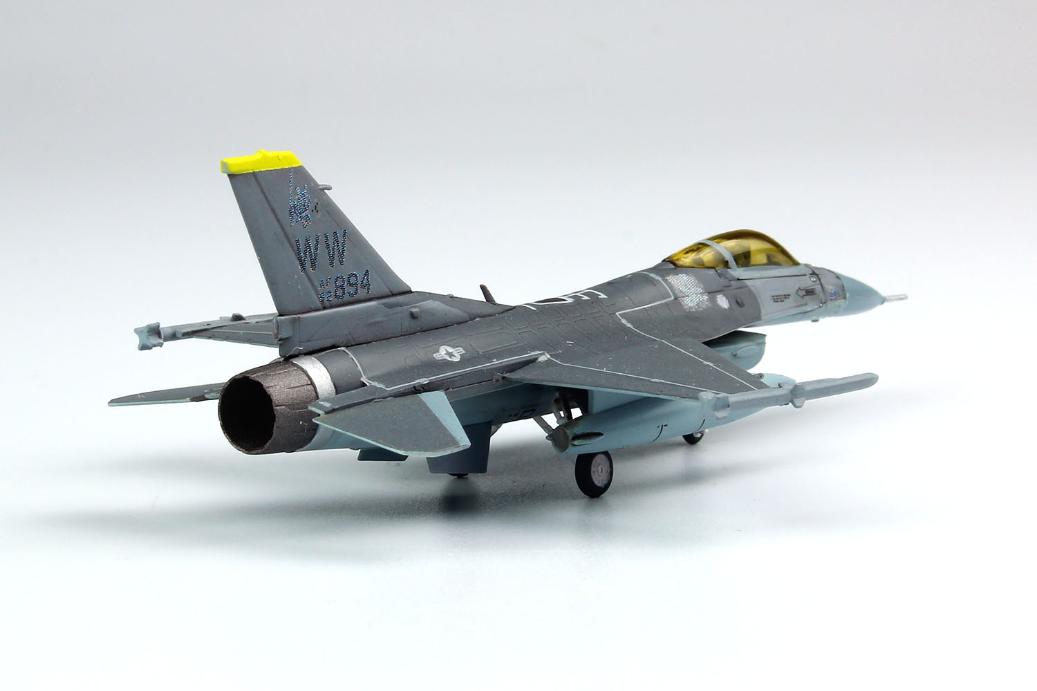 PLATZ 1/144 USAF F-16C Fighting Falcon PACAF Demonstration Team