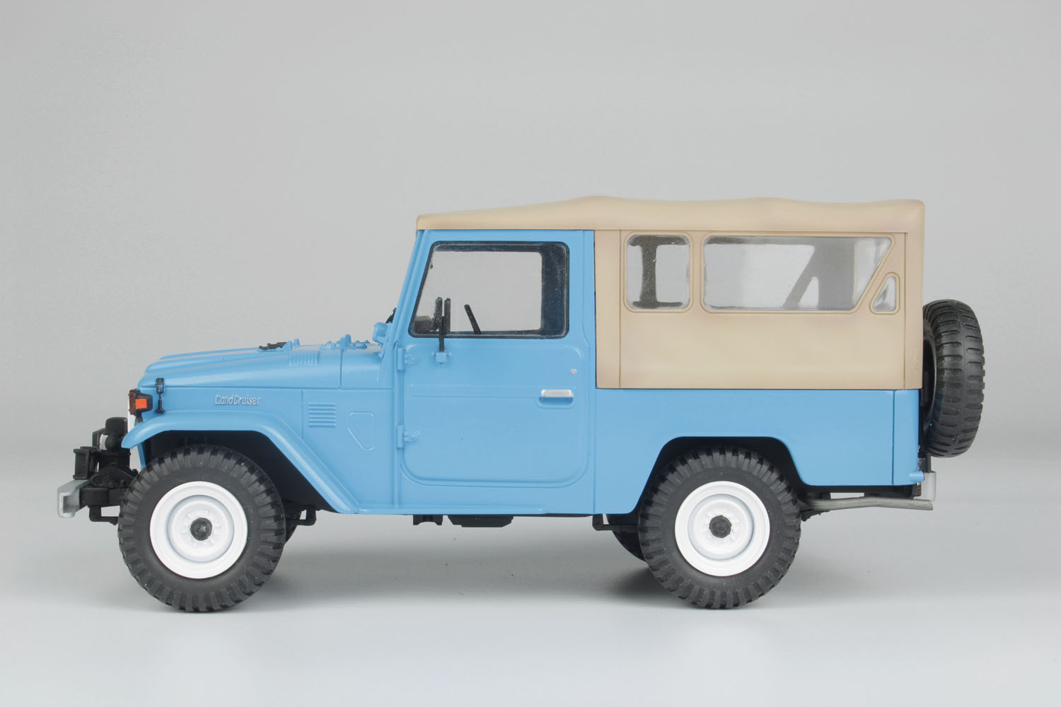 1/24 Toyota Land Cruiser BJ-44 (Soft top/Hard top)