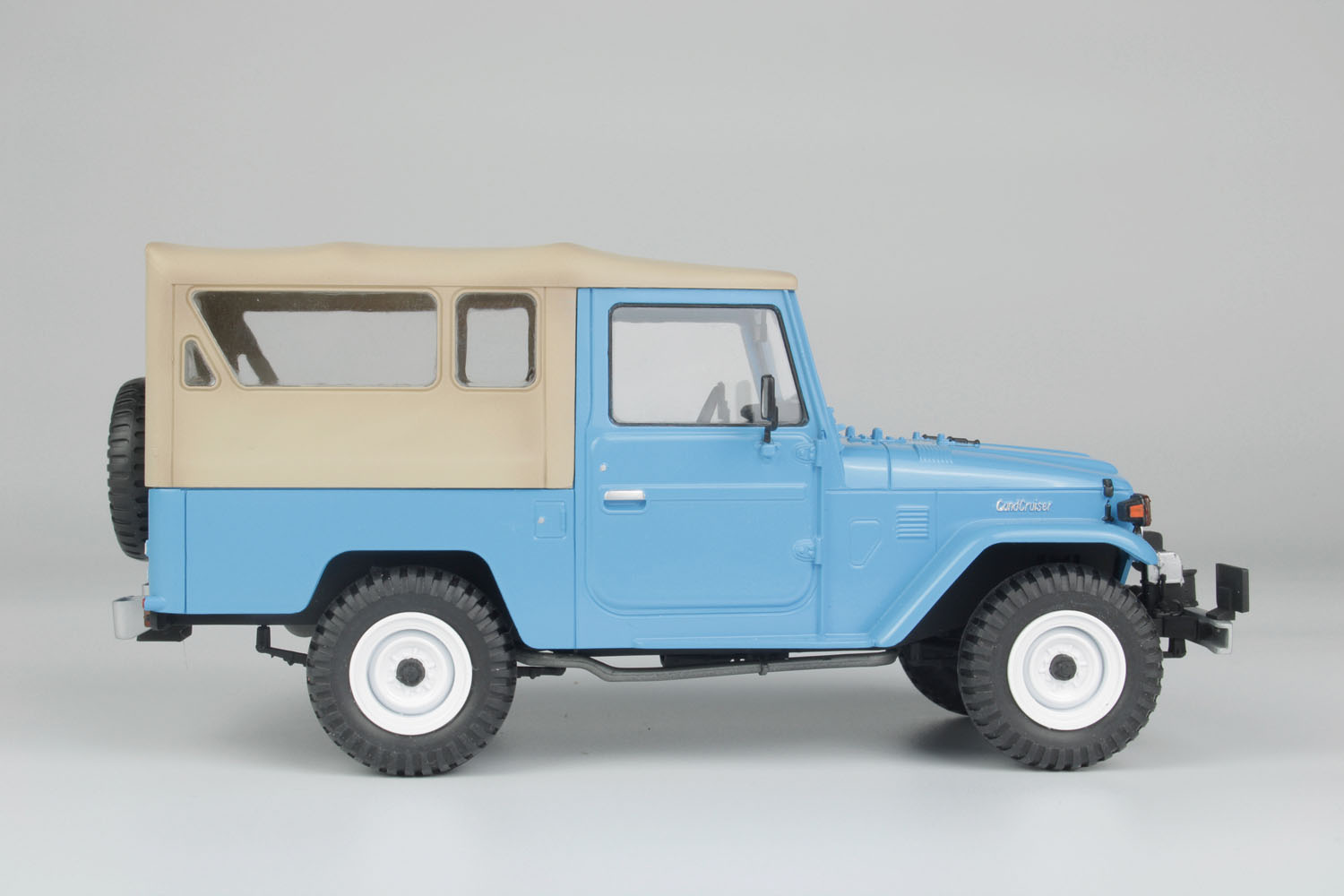 1/24 Toyota Land Cruiser BJ-44 (Soft top/Hard top)