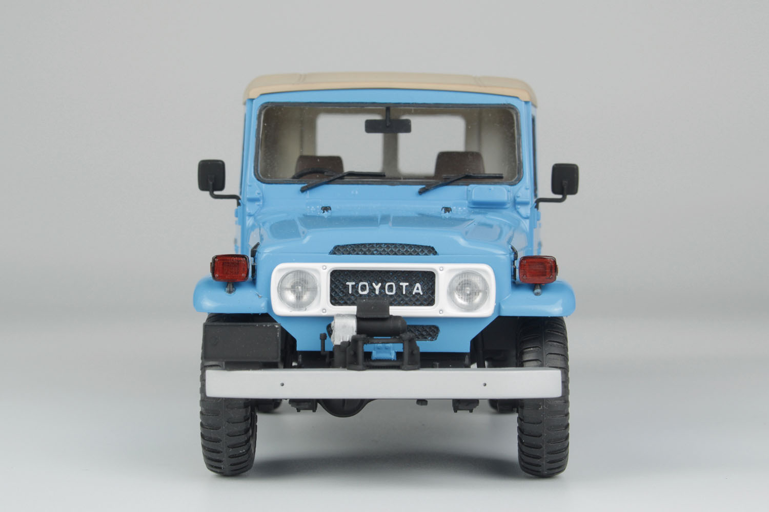 1/24 Toyota Land Cruiser BJ-44 (Soft top/Hard top)