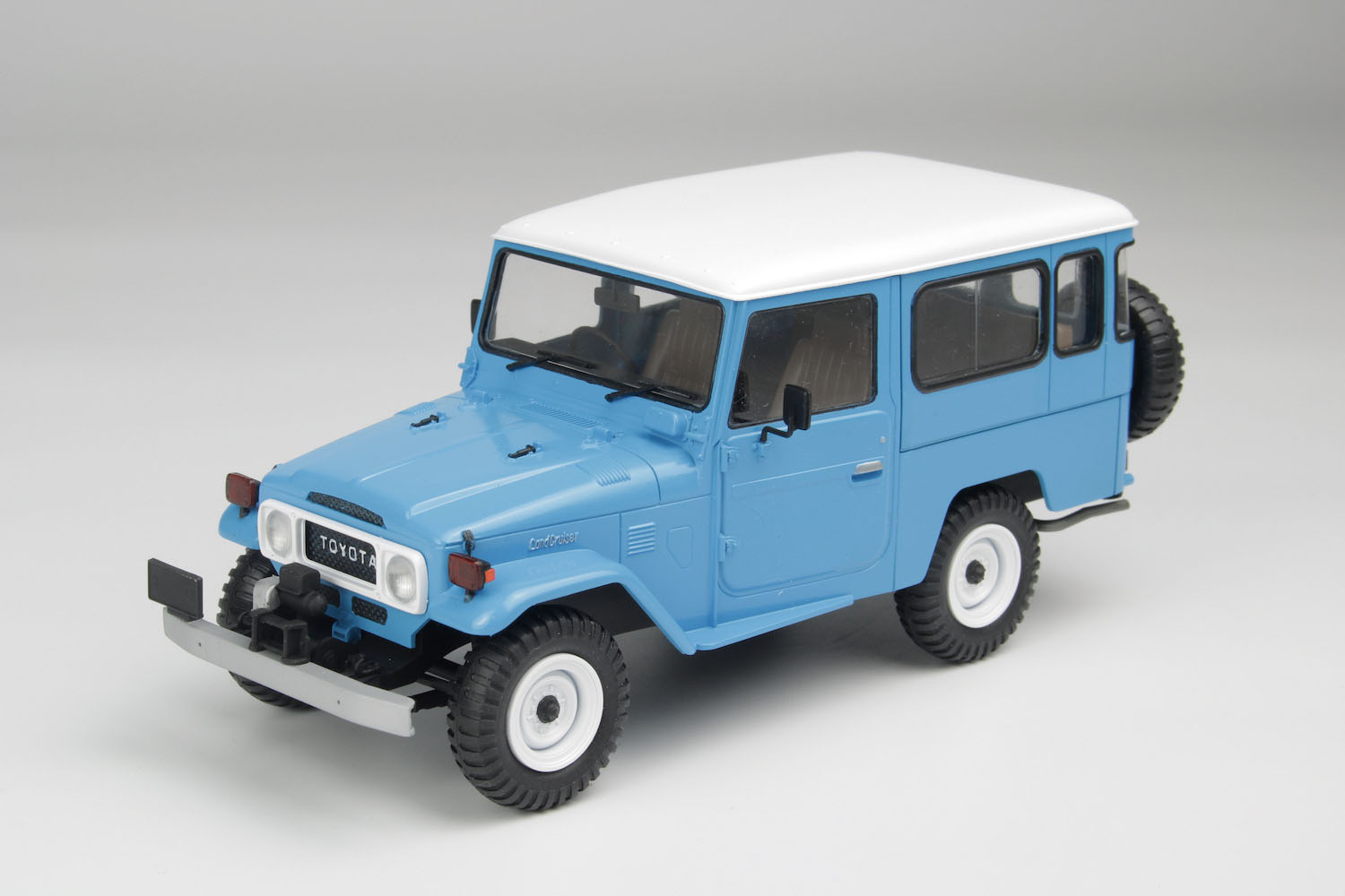 1/24 Toyota Land Cruiser BJ-44 (Soft top/Hard top)