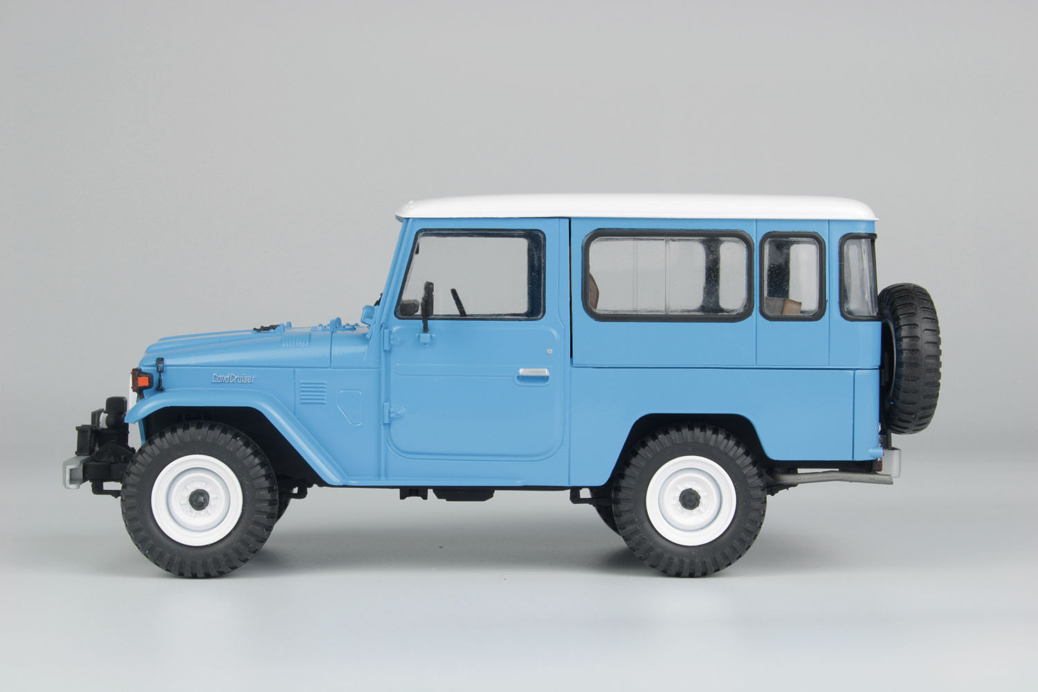 1/24 Toyota Land Cruiser BJ-44 (Soft top/Hard top)