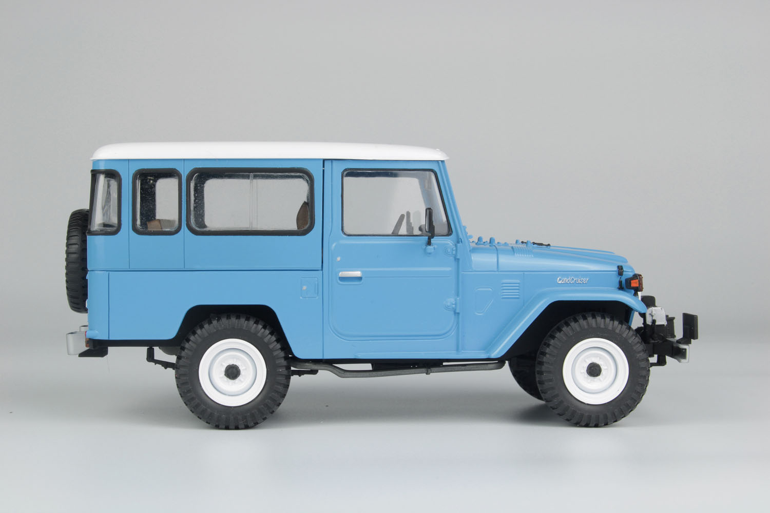 1/24 Toyota Land Cruiser BJ-44 (Soft top/Hard top)