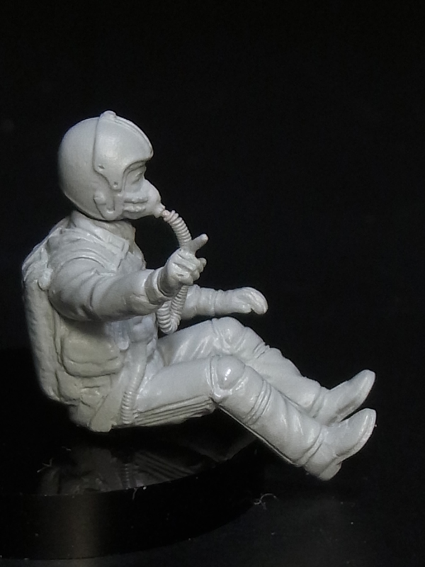 プラッツ　1/72 航空自衛隊 T-2 ブルーインパルス 機付長／パイロット フィギュア付き 特別限定版