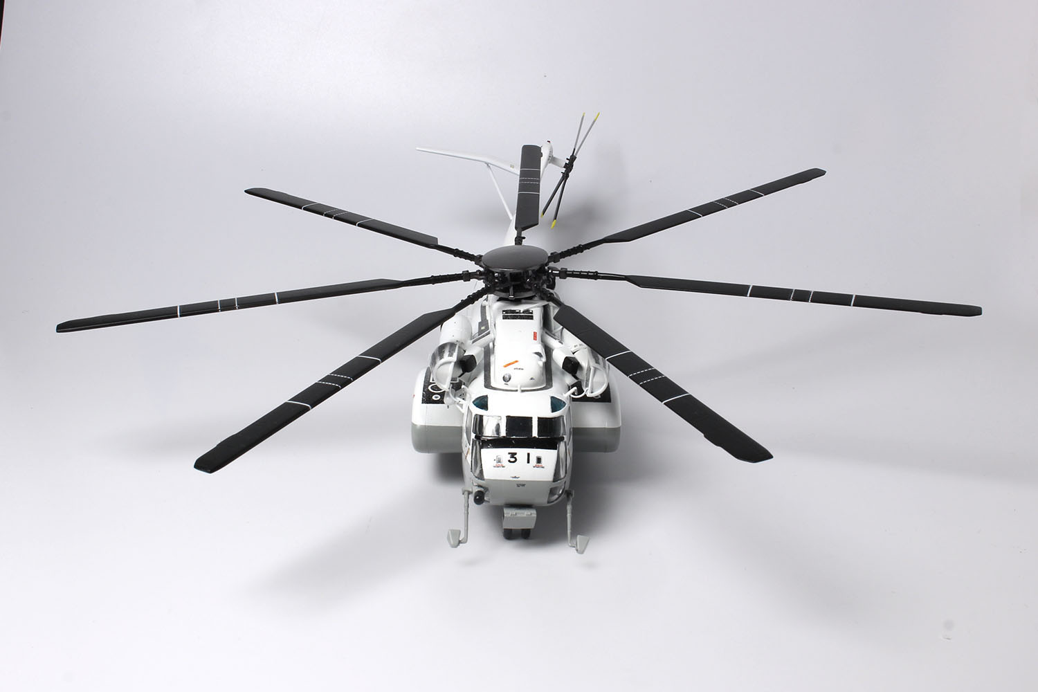 PLATZ 1/72 Minesweeper/Cargo Helicopter MH-53E SEA DRAGON