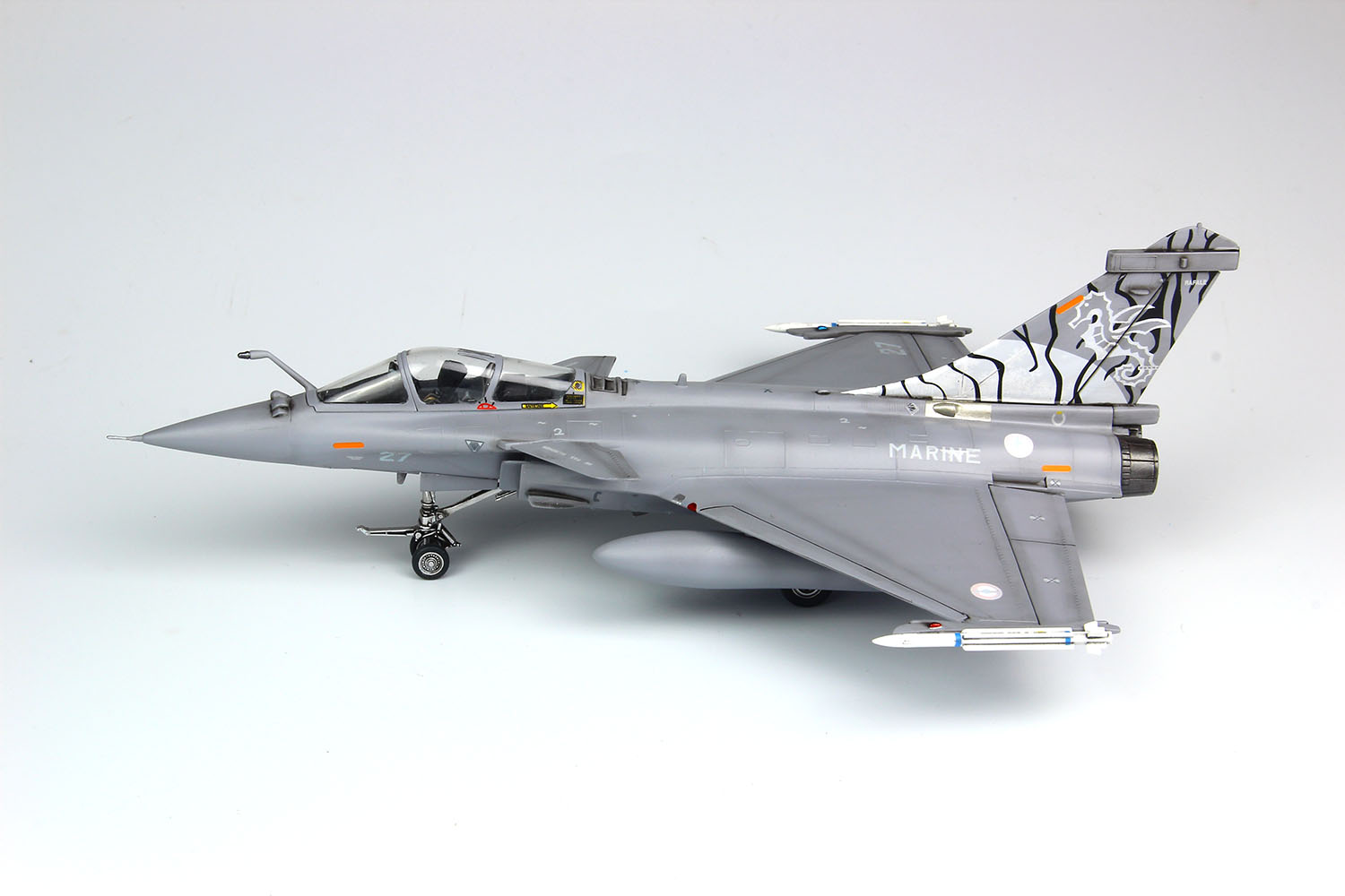 PLATZ/ITALERI 1/72 Marine Nationale Carrier Fighter Rafale M