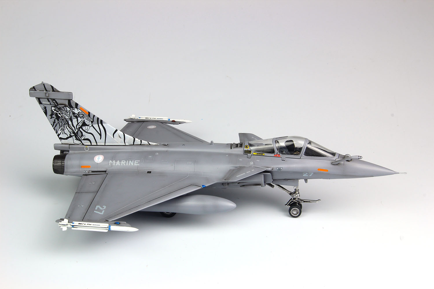 PLATZ/ITALERI 1/72 Marine Nationale Carrier Fighter Rafale M