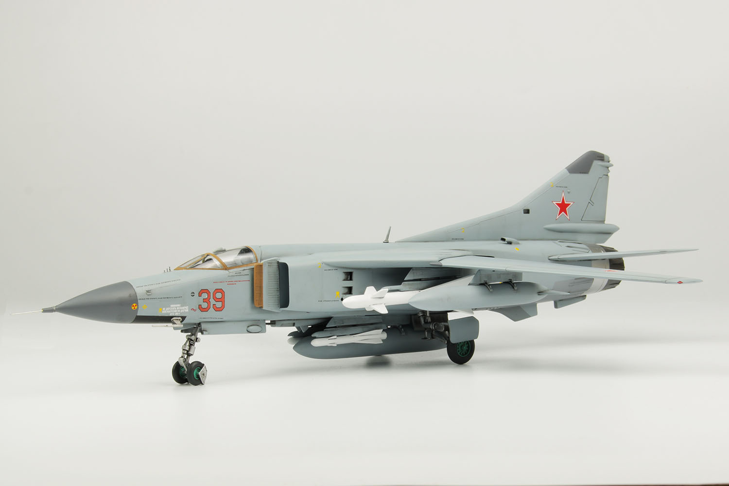 1/48 Soviet Air Force Fighter MiG-23MF Flogger B