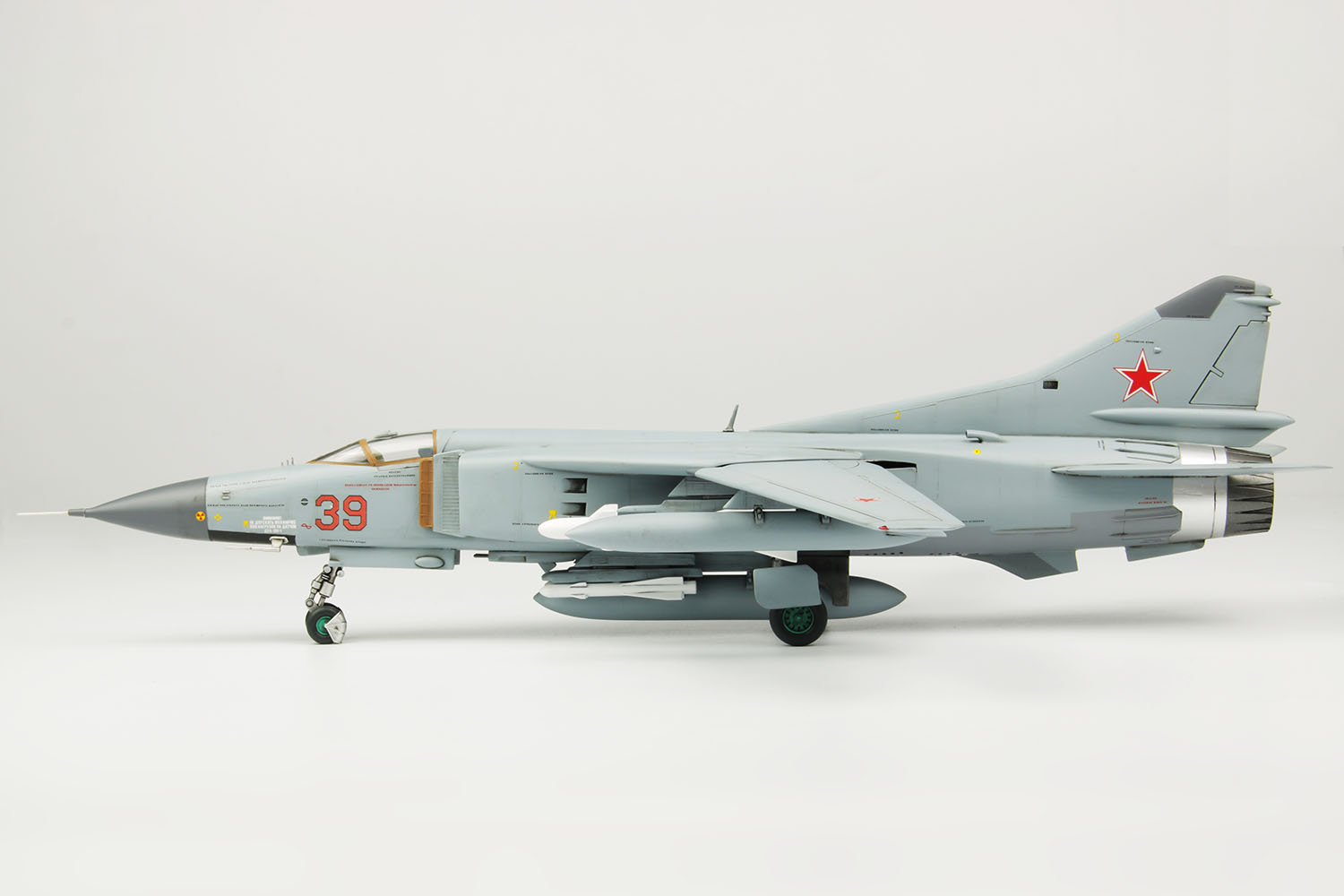 1/48 ϢƮ MiG-23MF եåB 'ӥϢˮ' - ɥĤ