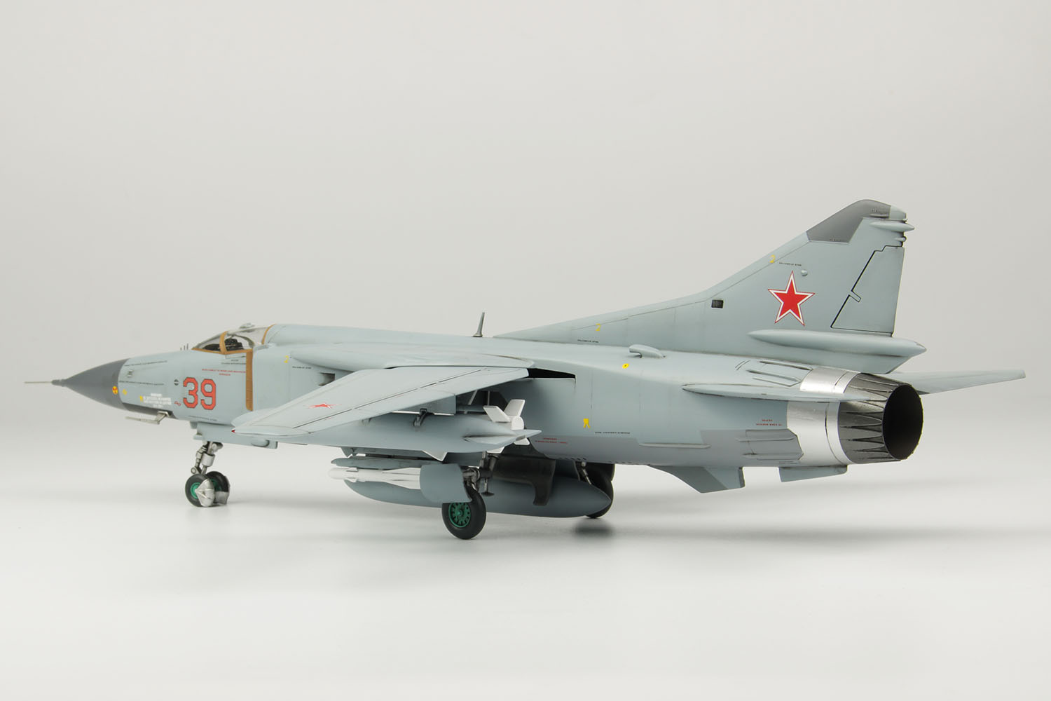 1/48 ϢƮ MiG-23MF եåB 'ӥϢˮ' - ɥĤ