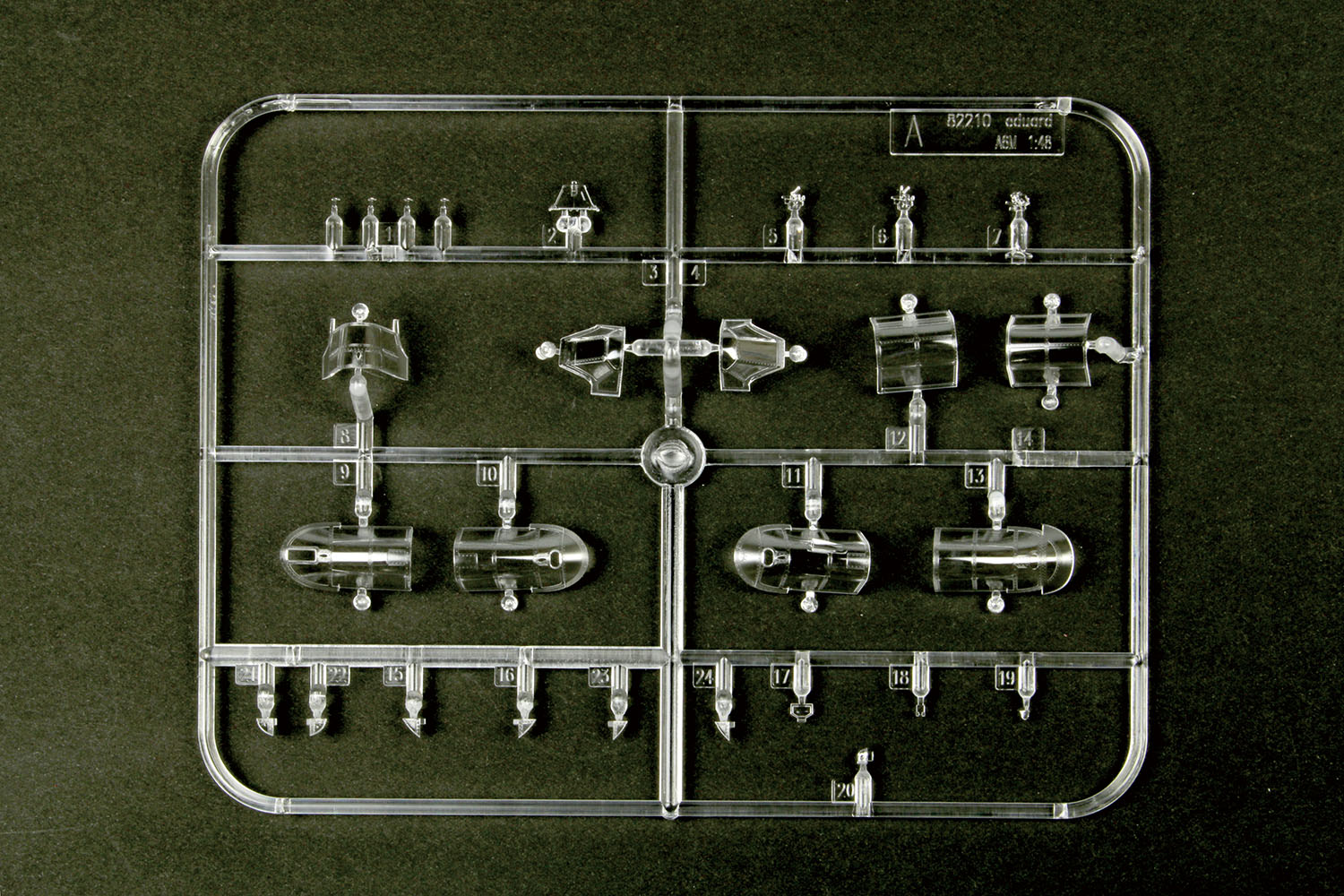 駿河屋 - 【買取】1/48 WW.II イタリア軍航空爆弾セットII