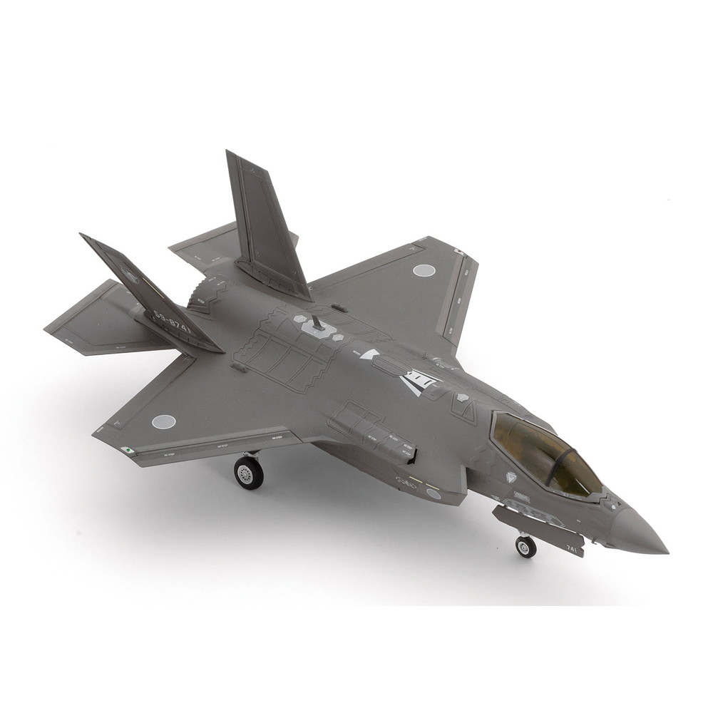 プラモデル :: 飛行機 :: 航空自衛隊 F-35A ライトニングII 第303飛行隊