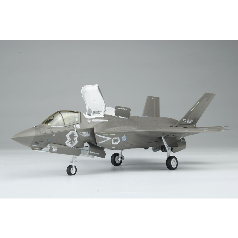 プラモデル :: 飛行機 :: 航空自衛隊 F-35B ライトニングII 新田原基地