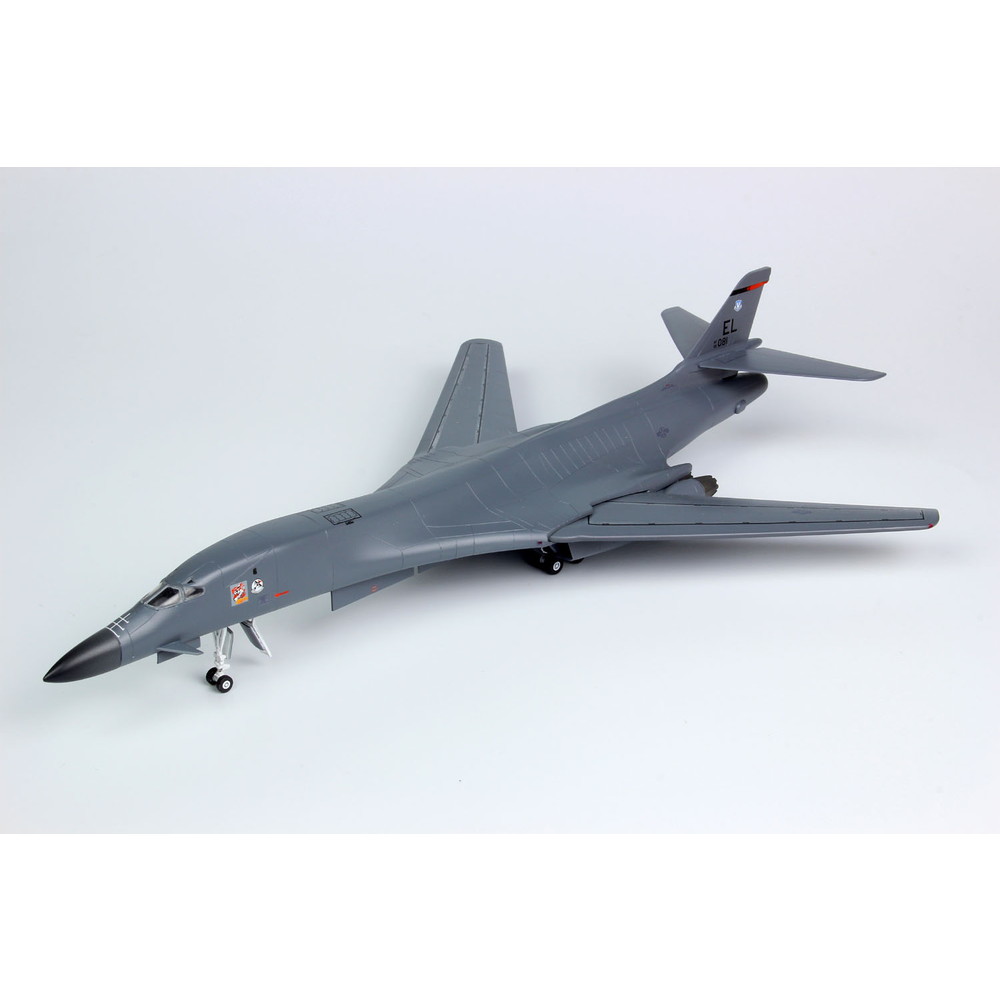 B-1Bランサー　1/72スケールプラモデル完成品 MPC B-1Bランサー 1/72スケールプラモデル完成品 MPC