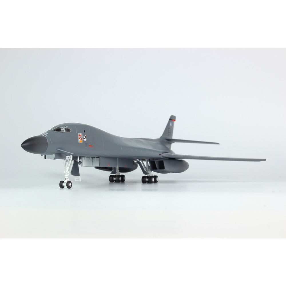 B-1Bランサー　1/72スケールプラモデル完成品 MPC Amazon.co.jp: MPC 1/72 Rockwell ロックウェル B-1B ランサー