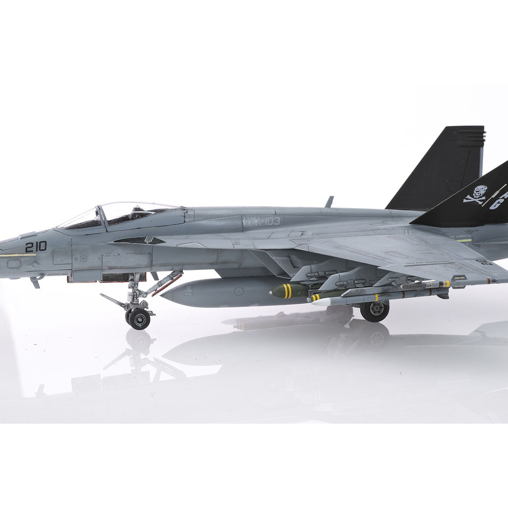 プラモデル :: 飛行機 :: アメリカ海軍 艦上戦闘機 F/A-18E スーパー